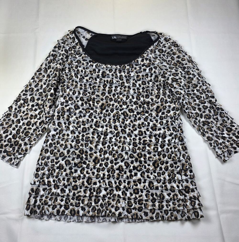 I.N. Studio women's black & white multi-tiered leopard print blouse Size Small
